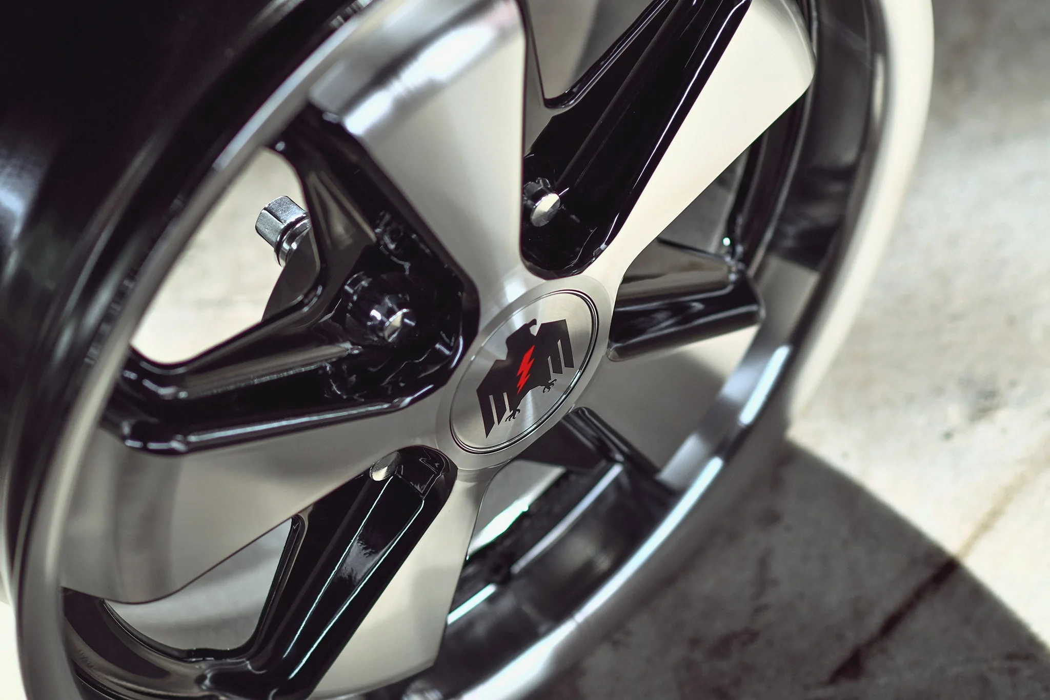 911 | Gloss Black/Machined Face & Lip - Image 3