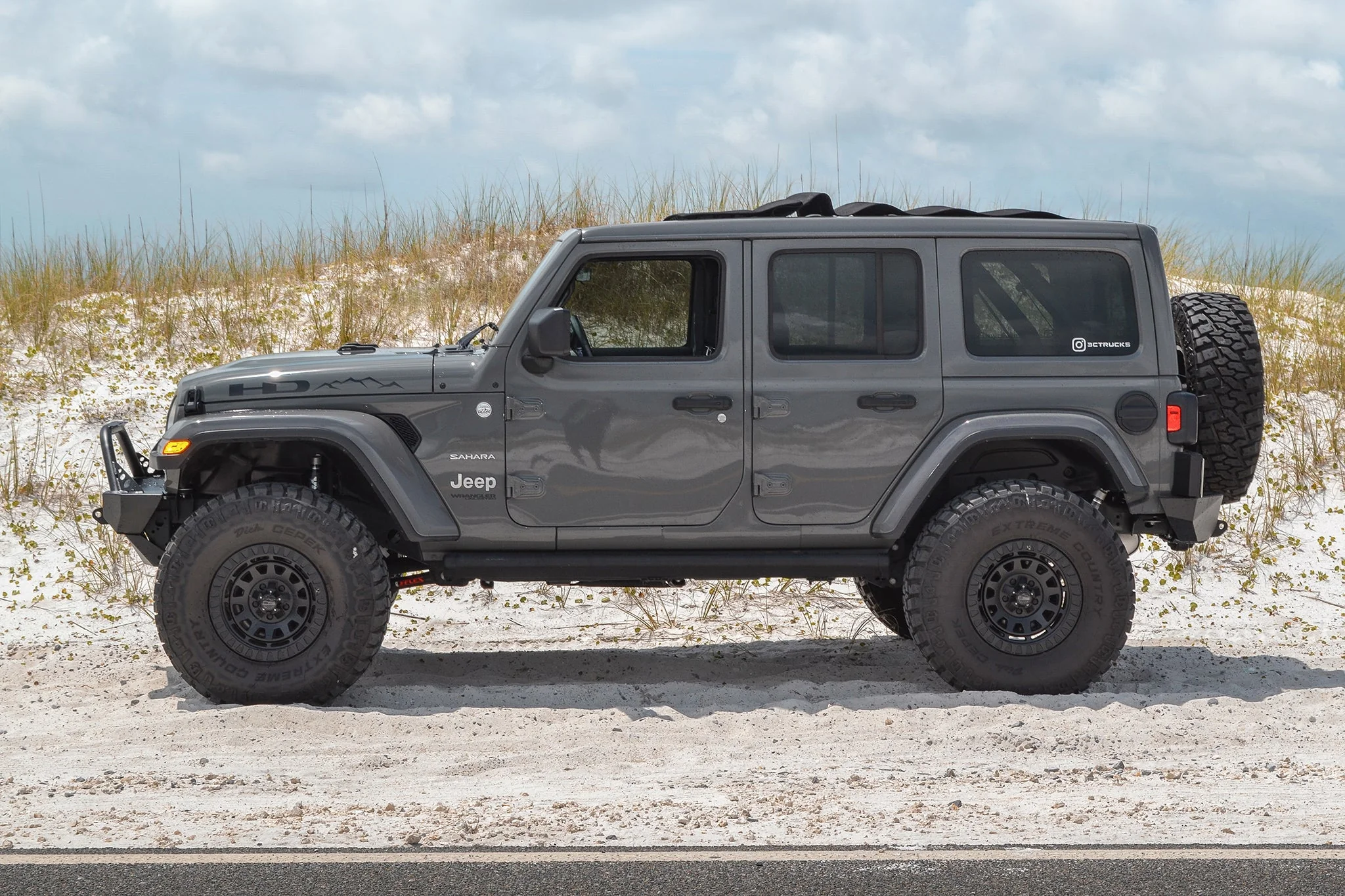 VENTURE | Satin Black - Image 28